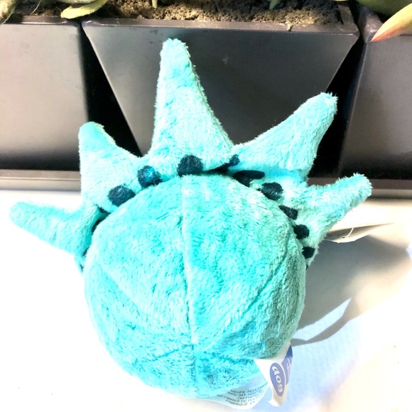 barkbox liberty ball